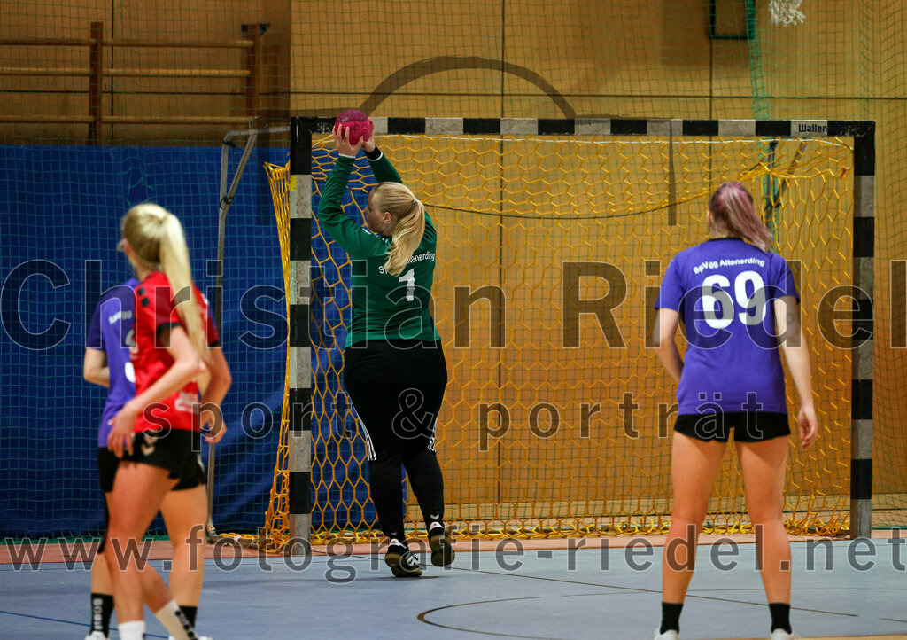 2022-11-05_070_SpVgg_Altenerding_gegen_SpVgg_Erdweg | Erding, Deutschland, 05.11.2022:
Handball, Bezirksoberliga Frauen Altbayern 2022 / 2023, 3. Spieltag, SpVgg Altenerding gegen SpVgg Erdweg, Endergebnis: 27:16

Torfrau Hanna Obermair (SpVgg Altenerding, #1), Selina Becker (SpVgg Altenerding, #69)

Foto: Christian Riedel / fotografie-riedel.net