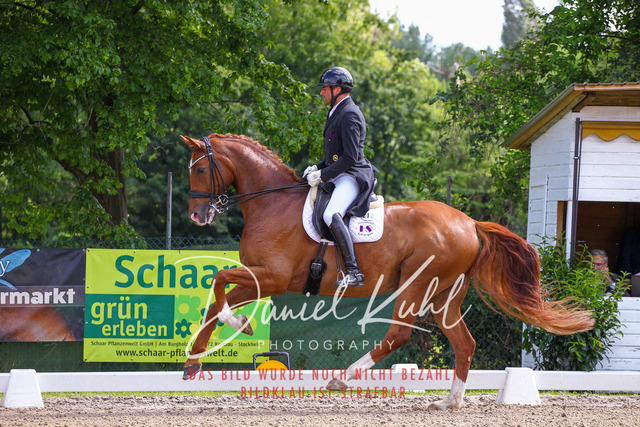 DKP41333 | Turnierfotos kaufen im Webshop von Daniel Kuhl Photography – entdecke professionelle Reitsportfotos aus Turnieren & Events. Hochwertige Turnierbilder online bestellen & sichern. Jetzt Fotos von Reitsportturnieren kaufen!