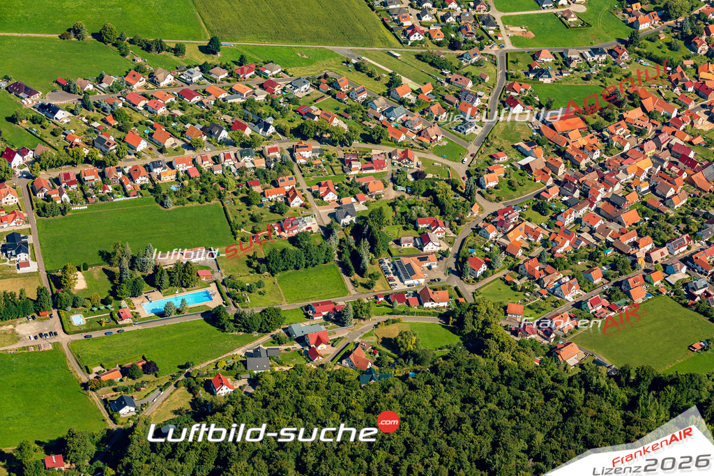 Luftaufnahme der Stadt Dermbach - Die Luftaufnahme wurde 2025 vom UL-Flugzeug heraus erstellt ( keine Drohne ) - Hochauflösende Luftaufnahme - für professionelle Ausdrucke geeignet. Die Geschenkidee !Hier alle&nbsp;Infos zur Lizenzierung der LuftaufnahmeWir fliegen auch dieses Jahr wieder in Ihre Region um Luftbilder zu erstellen.- Luftbild anfragen
