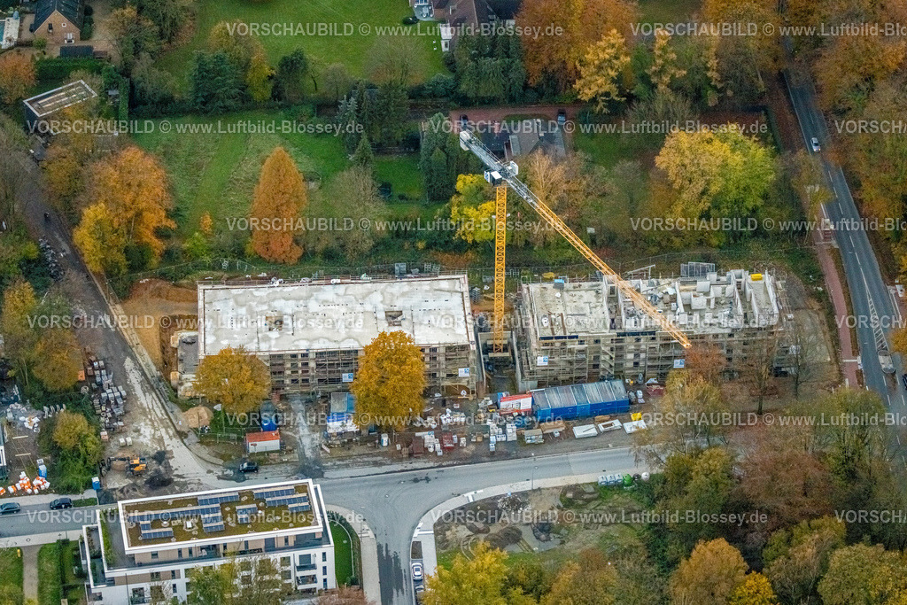 Gelsenkirchen231103308 | Luftbild, Am Buerschen Waldbogen Baustelle mit Baukran und Neubau Mehrfamilen-Wohnhäuser Ecke Westerholter Straße und Im Waldquartier, umgeben von herbstlichen Laubbäumen, Resse, Gelsenkirchen, Ruhrgebiet, Nordrhein-Westfalen, Deutschland