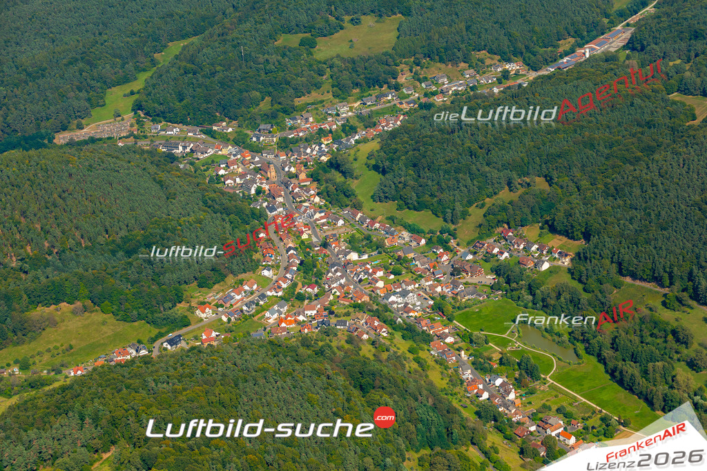 Das Luftbild zeigt :  Heimbuchenthal - Die Luftaufnahme wurde 2024 vom UL-Flugzeug aus erstellt ( keine Drohne ) - Hochauflösende Luftaufnahme - Für grossformatige Ausdrucke geeignet. Die Geschenkidee !Mit Lizenz und Bildrechte bestellbar