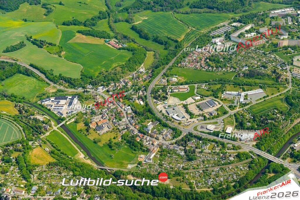 Die Luftaufnahme Chrieschwitz - Plauen wurde 2022 vom Flugzeug aus (keine Drohne) erstellt. Hohe Auflösung -für große Poster und Wandbilder geeignet - Garantiert!