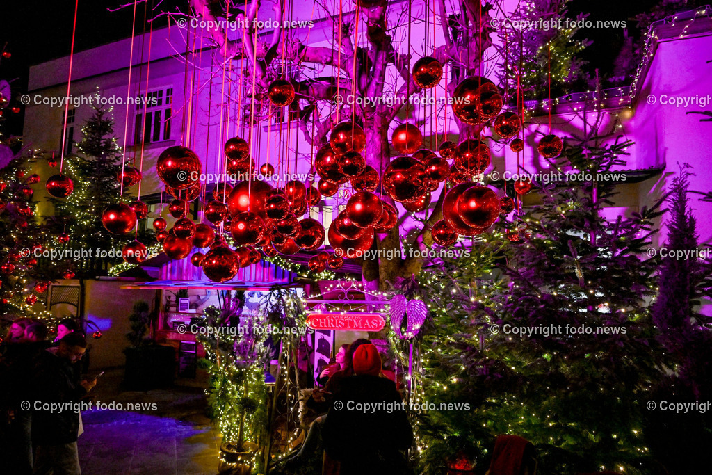 Weihnachtsmarkt_ Linz_ 22.11.2023-26 | 22.11.2023, Linz, AUT, Klosterhof, im Bild Winterzauber, Weihnachtsmarkt, Winterwald, Besucher, Tradition, Brauchtum, Beleuchtung, Tannen, Baume, Speisen, Getraenke