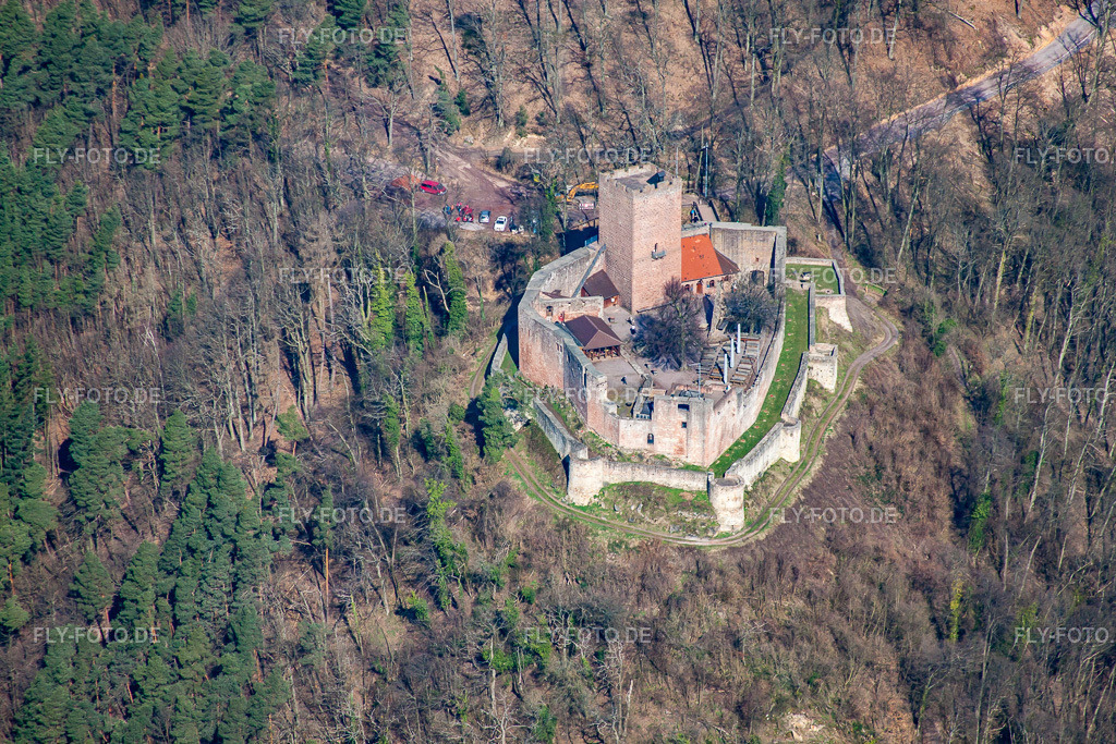 Ruine und Mauerreste der ehemaligen Burganlage und Feste  Burg Landeck | Luftbild: Ruine und Mauerreste der ehemaligen Burganlage und Feste  Burg Landeck in Klingenmünster im Bundesland Rheinland-Pfalz in Deutschland. Foto: IMG_38357.jpg vom 20.03.2011 durch Werner Riehm/FLY-FOTO.de - Realisiert mit Pictrs.com
