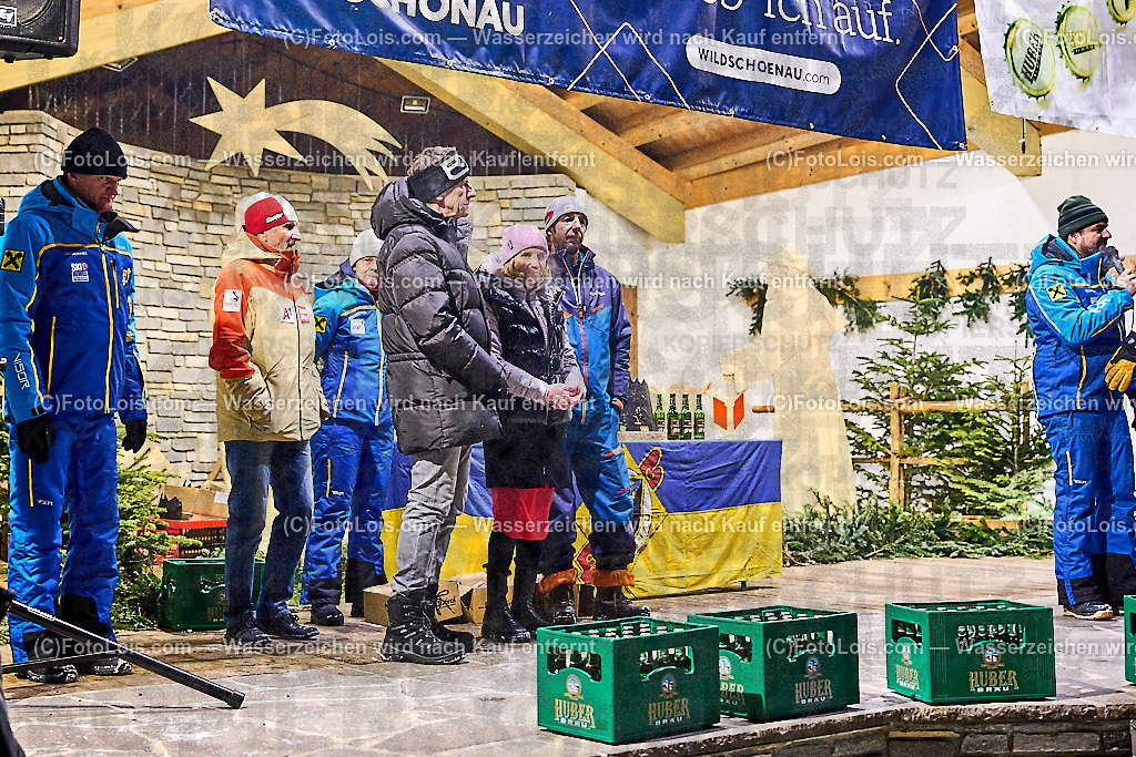 ALP5107_MASTERS-Cup_GS_Siegerehrung | (C)FotoLois.com, Alois Spandl. FIS Masters-Cup Wildschönau, Giant Slalom auf der Piste Schatzberg GS, Siegerehrung auf dem Dorfplatz Niederau, Sa 13. Januar 2024.