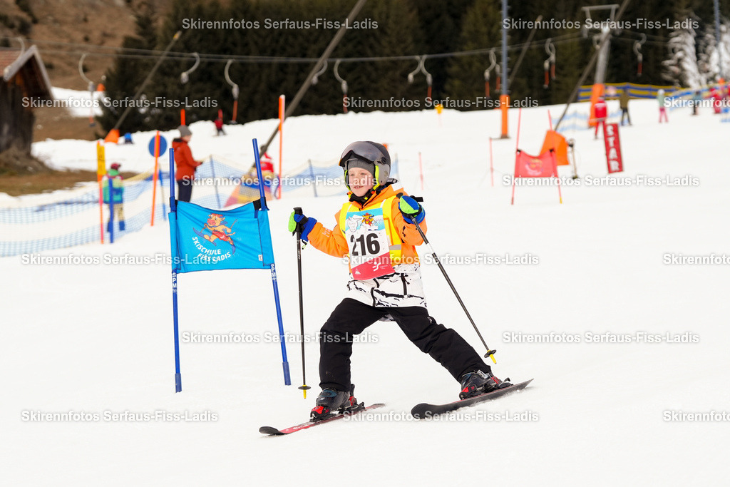 SRF_02.01.2026_0279 | Skirennfotos,Serfaus,Fiss,Ladis,Kinderskirennen,Winter,Tirol,Oberland,skirace,SFL,feelfree,weil wir's genießen,ski,Ski,skifahren,Sonnenplateau, - Realisiert mit Pictrs.com