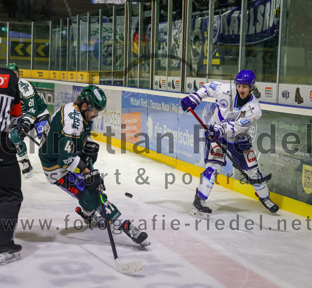 2026-01-23_037_TSV_Erding_gegen_SC_Riessersee | Erding, Deutschland, 23.01.2026:Eishockey, Oberliga Süd 2025 / 2026, 40. Spieltag, TSV Erding gegen SC Riessersee, Endergebnis: 6:5 n.V.Marco Pfleger (Erding Gladiators, #47), Tim Hettich (SC Riessersee, #17)Foto: Christian Riedel / fotografie-riedel.net