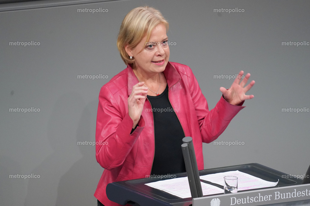 Gesine Lötzsch (8) | Metropolico