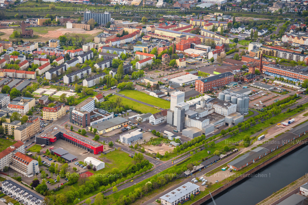 Magdeburg Neustadt Sonepar-2 | Diese Luftaufnahme stammt aus meinem Magdeburger Luftbildarchiv. Sie zeigt einen weiteren Blick auf die Landeshauptstadt aus der Vogelperspektive. Nach und nach werden alle Motive mit individuellen Informationen und Beschreibungen ergänzt. Selbstverständlich können Sie dieses Luftbild als Download oder hochwertiges Wandbild bestellen. - Realisiert mit Pictrs.com