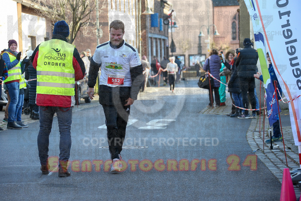 241201_1246_EX1_3296 | Sportfotografie im Rhein-Sieg Kreis, Köln, Bonn, NRW, Rheinland Pfalz, Hessen, etc. Unser Tätigkeitsfeld umfasst den Laufsport vom Volkslauf über den Marathon, Duathlon, Triathon bis zum Ultralauf wie Kölnpfad Ultra oder Schindertrail.