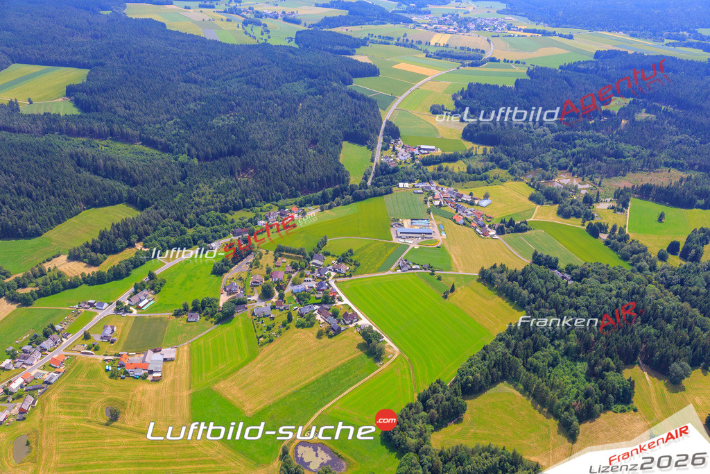 Die Luftaufnahme der Stadt Weissenstadt wurde vom UL-Flugzeug heraus erstellt ( keine Drohne )- hohe Auflösung für beste Qualität