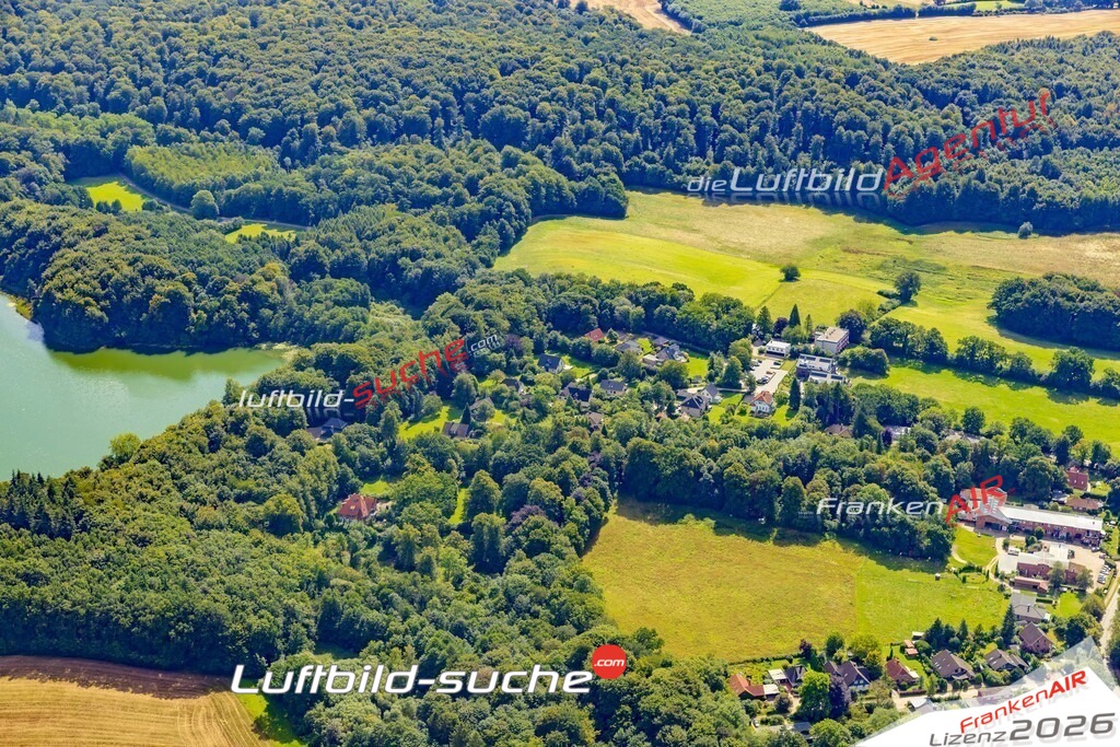Luftaufnahme Ukleisee Eutin - Die Luftaufnahme wurde 2025 vom UL-Flugzeug heraus erstellt ( ohne Drohne ) - Hochauflösende Luftaufnahme - für professionelle Ausdrucke geeignet. Die Geschenkidee !Mit Lizenz und Bildrechte bestellbar