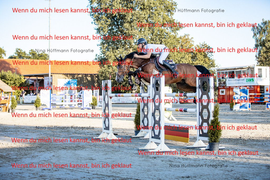 BK1A8523 | Turnierbilder Turnierfotos Nina Hüffmann Turnierfotografie Pferdefotografie Tierzeichnung Haustierzeichnung Pferdezeichnung Hundezeichnung Videograf  - Realisiert mit Pictrs.com