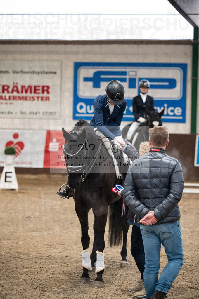 Hallenreittunier Voxtrup 2023 | Entdecke hochwertige Reitturnierfotos von Foto Oger. Professionell, emotional und authentisch – jetzt Lieblingsmomente im Shop bestellen.Deutschlandweite Turnierfotografie. - Realisiert mit Pictrs.com