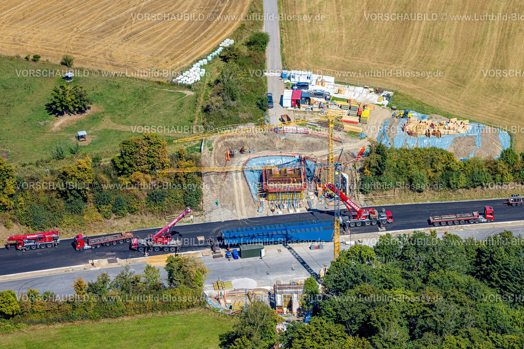 Luedenscheid250814088 | Luftbild, Baustelle mit Brückenneubau am Tweerweg über die Autobahn A45, Baufahrzeuge und Baukräne, Gevelndorf, Lüdenscheid, Sauerland, Nordrhein-Westfalen, Deutschland