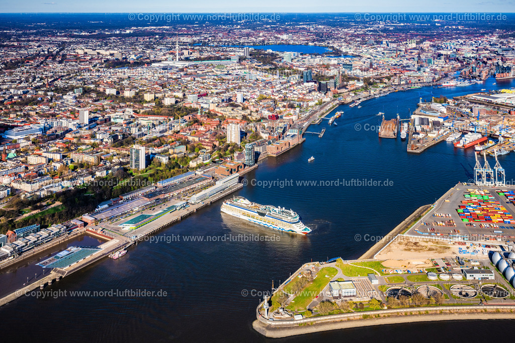 Hamburg_Altona_Cruise_Center_AIDA Mar_dreht_auf_der_Elbe_ELS_4822060425 | HAMBURG 06.04.2025 Kreuzfahrt- Passagier- und Fahrgast- Schiff " AIDAmar " am Kai des Cruise Center in Hamburg, Deutschland. Weiterführende Informationen bei: AIDA Cruises - German Branch of Costa Crociere S.p.A.,  CGH Cruise Gate Hamburg GmbH. // The cruise passenger and passenger ship "AIDAmar" on the quay of the Cruise Center in Hamburg, Germany. Further information at: AIDA Cruises - German Branch of Costa Crociere S.p.A.,  CGH Cruise Gate Hamburg GmbH. Foto: Martin Elsen
