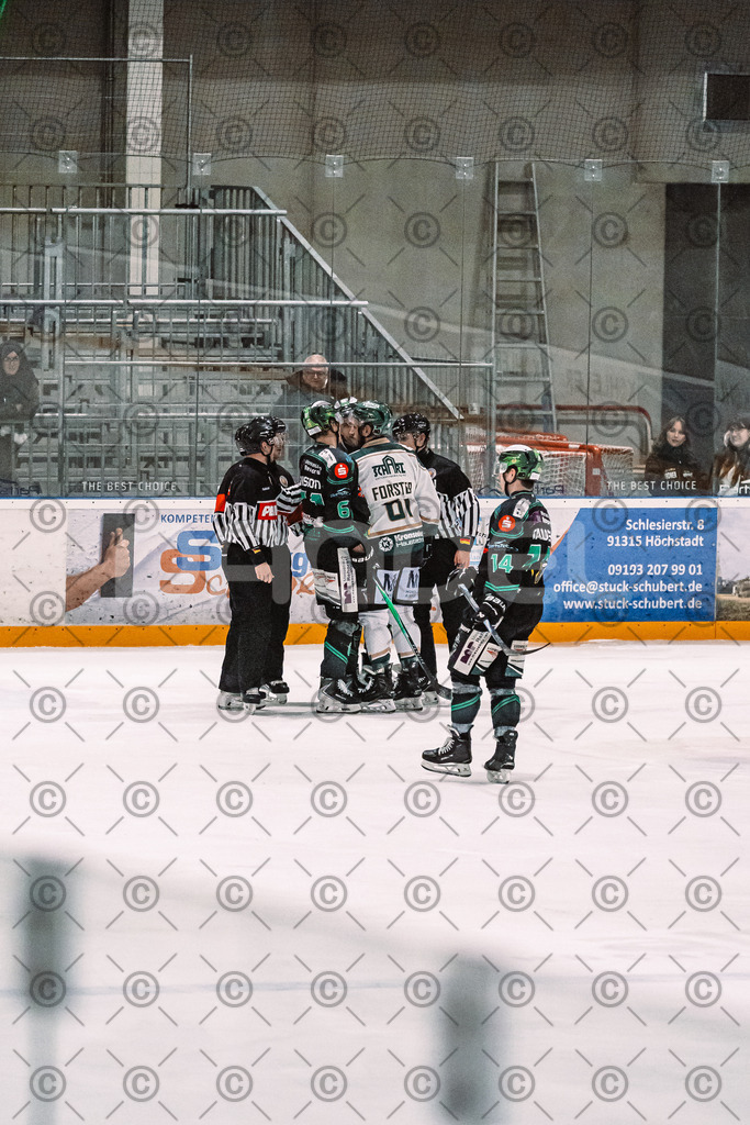 Alligators_vs_Erding_12_12_2025-186 | Höchstadt Alligators Fotogalerie: Eishockey-Action aus Franken. Professionelle Spielfotos, Portraits & Stadionbilder zum Download. Jetzt entdecken! - Realisiert mit Pictrs.com