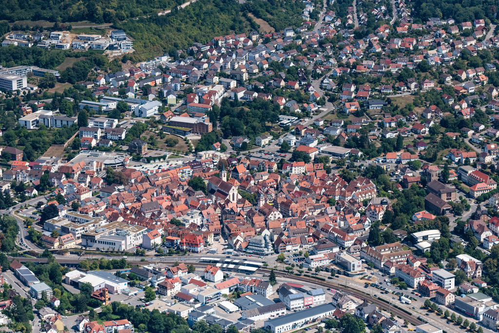 dr__0015658.jpg | MOSBACH 03.08.2018 Stadtansicht des Innenstadtbereiches in Mosbach im Bundesland Baden-Württemberg, Deutschland. // Down town area in Mosbach in the state Baden-Wurttemberg, Germany. Foto: Daniel Reiter