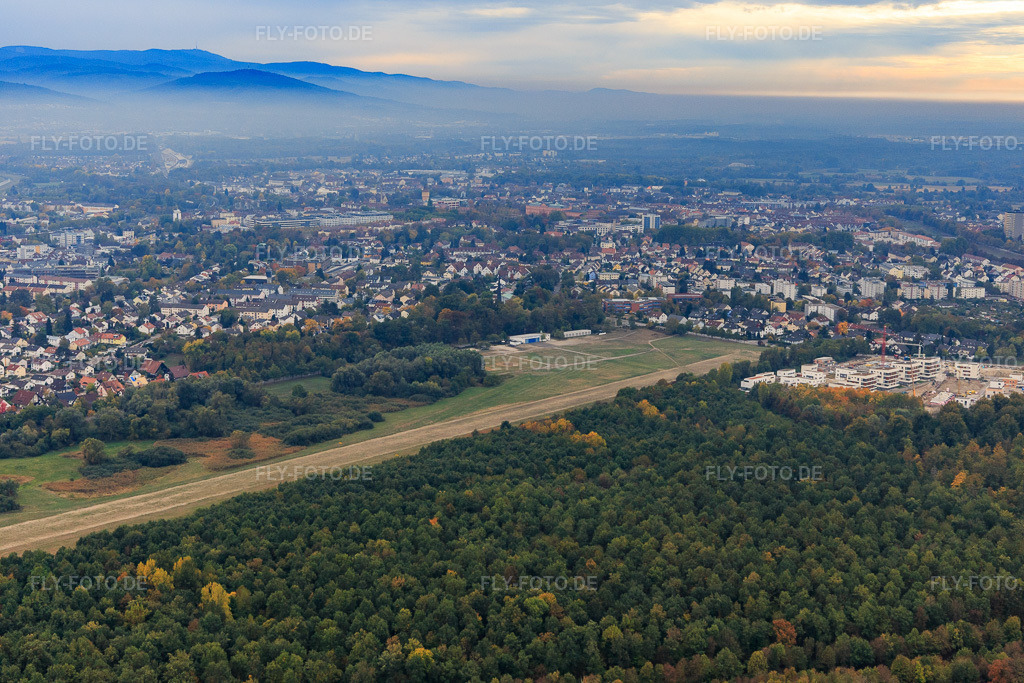 Luftbild: Flugplatz Rastatt Baldenau in Rastatt im Bundesland Baden-Württemberg in Deutschland. Foto: IMG_112021.jpg vom 11.10.2018 durch Werner Riehm/FLY-FOTO.deLuftsportgruppe Rastatt e.V