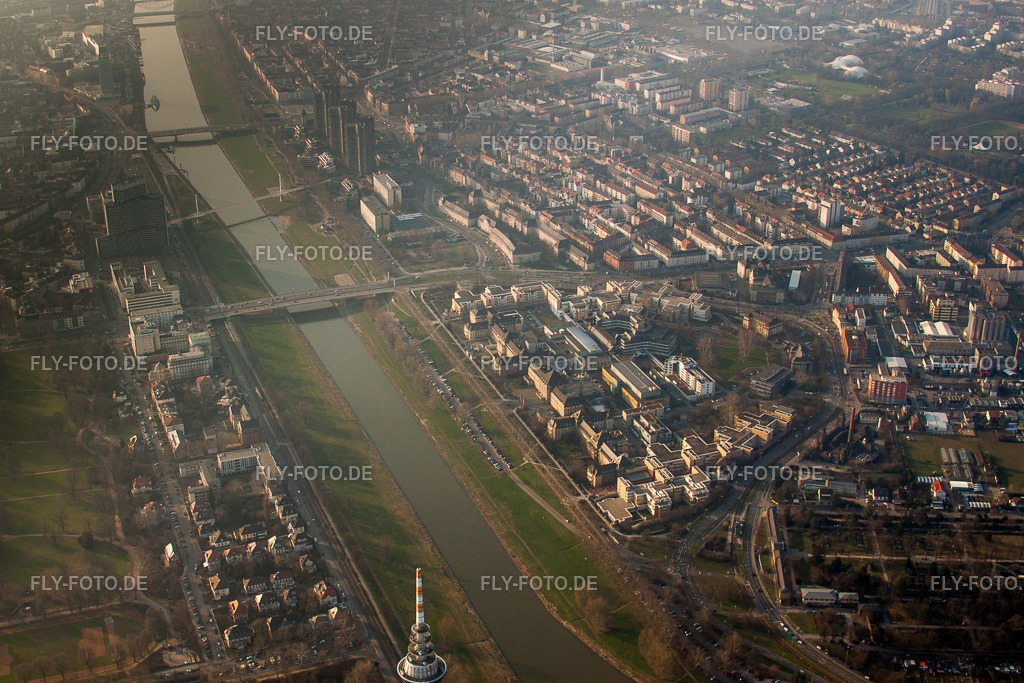 Klinikum Neckarstadt O | Luftbild: Klinikum Neckarstadt O im Ortsteil Neckarstadt-Ost in Mannheim im Bundesland Baden-Württemberg in Deutschland. Foto: IMG_25217.jpg vom 23.03.2010 durch Werner Riehm/FLY-FOTO.de - Realisiert mit Pictrs.com