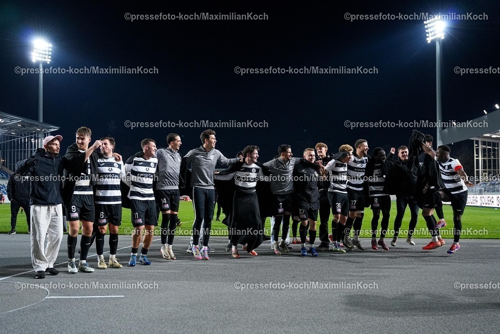 xYDRx06112501035 | 06.11.2025, xydrx, Fußball, Oberliga Westfalen, SG Wattenscheid 09 - FC Eintracht Rheine, Saison 2025 2026, Lohrheidestadion: Kevin Schacht (SG Wattenscheid 09 #9) Tom Sindermann (SG Wattenscheid 09 #6) Jermaine Jann (SG Wattenscheid 09 #11) Mike Lewicki (SG Wattenscheid 09 #14) Tarik Ould Seltana (SG Wattenscheid 09 #2) Ilias Anan (SG Wattenscheid 09 #7) Finn Wortmann (SG Wattenscheid 09 #27)Nils da Costa Pereira (SG Wattenscheid 09 #30) Albin Thaqi (SG Wattenscheid 09 #37) Robert Nnaji (SG Wattenscheid 09 #8) Steve Tunga (SG Wattenscheid 09 #26) feiern den 1:0 Sieg