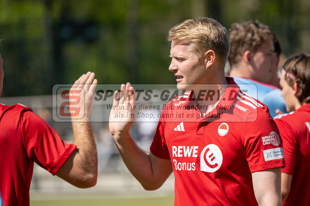 SFE_20250412_0039 | Köln, Deutschland, 12.04.2025:  Hockey 1. Bundesliga Herren Rot-Weiss Köln - Harvestehuder THC im KTHC Stadion Rot-Weiss Köln Tennis and Hockey Club am 12.04.2025 in Köln, Deutschland. (Foto von Stephan Fehrmann)Köln, Germany, 12.04.2025: Hockey 1. Bundesliga Herren Rot-Weiss Köln - Harvestehuder THC in KTHC Stadion Rot-Weiss Köln Tennis and Hockey Club at 12.04.2025 in Köln, Deutschland. (Foto from Stephan Fehrmann)