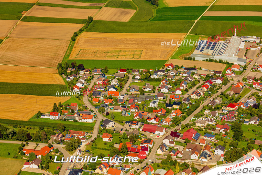 Luftaufnahme der Stadt Rettenbach - Die Luftaufnahme wurde 2025 vom UL-Flugzeug heraus erstellt ( keine Drohne ) - Hochauflösende Luftaufnahme - für professionelle Ausdrucke geeignet. Die Geschenkidee !Mit Lizenz und Bildrechte bestellbar