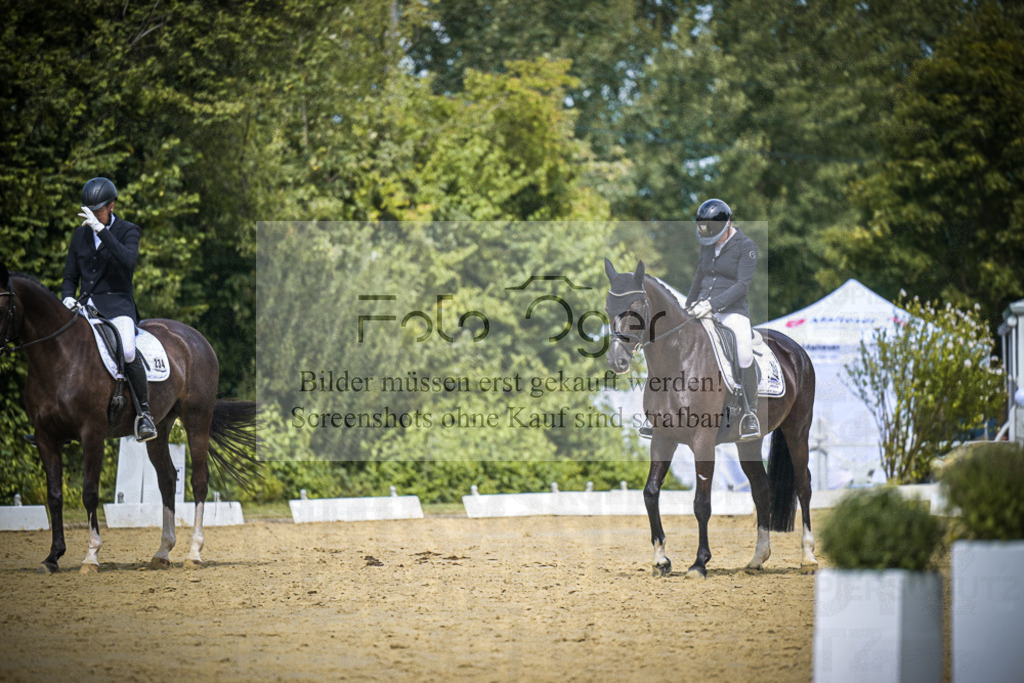 DOS_2909 | Entdecke hochwertige Reitturnierfotos von Foto Oger. Professionell, emotional und authentisch – jetzt Lieblingsmomente im Shop bestellen.Deutschlandweite Turnierfotografie. - Realisiert mit Pictrs.com