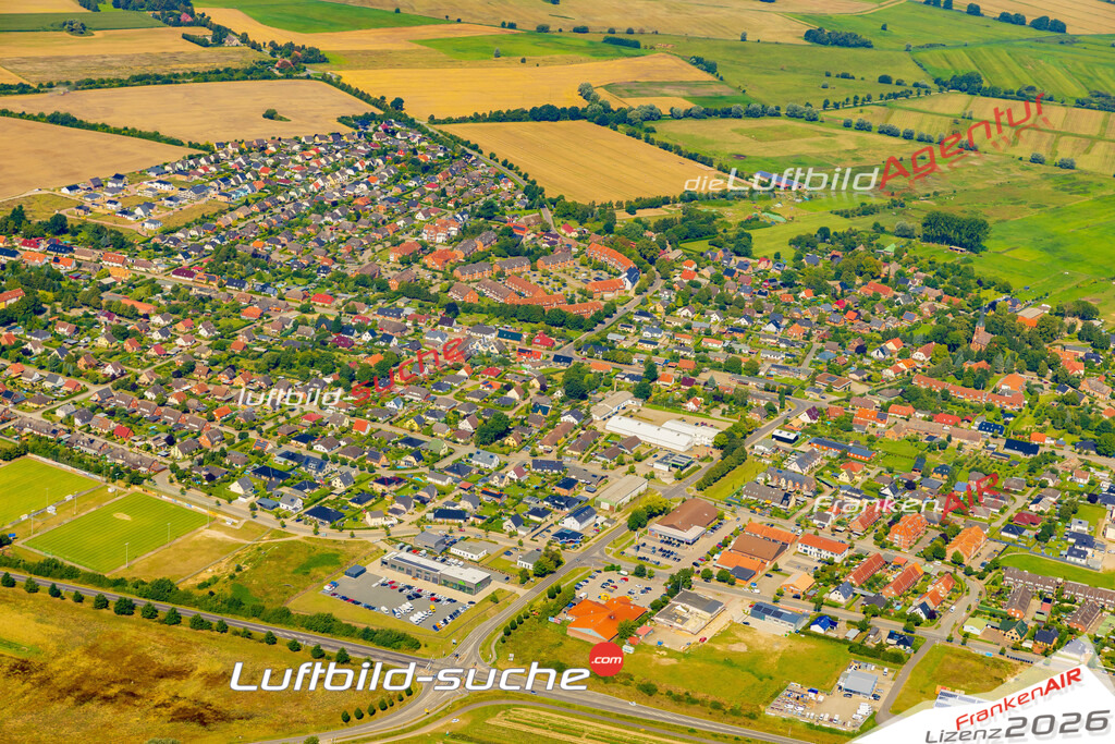 Luftbild der Stadt Pampow - Das Luftbild wurde 2025 vom UL-Flugzeug heraus erstellt ( keine Drohnenaufnahme ) - Hochauflösende Luftaufnahme - für Wandbilder und großformatige Ausdrucke geeignet. Das besondere Geschenk!Hier alle&nbsp;Infos zur Lizenzierung der LuftaufnahmeWir fliegen auch dieses Jahr wieder in Ihre Region um Luftbilder zu erstellen.- Luftbild anfragen