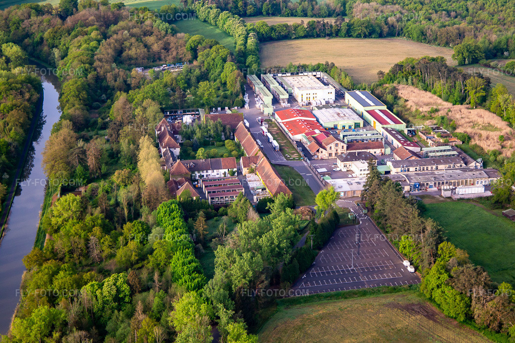 Aerial view: LE HARAS commercial area with Bluetek Sarralbe, SIA Service | Expert in security incendie in Sarralbe in the state Moselle, France.Photo: IMG_140567.jpg taken on 05/01/2024 by Werner Riehm/FLY-FOTO.comResolution of the original: 4727 x 3151 pxWWW.BLUETEK.FR