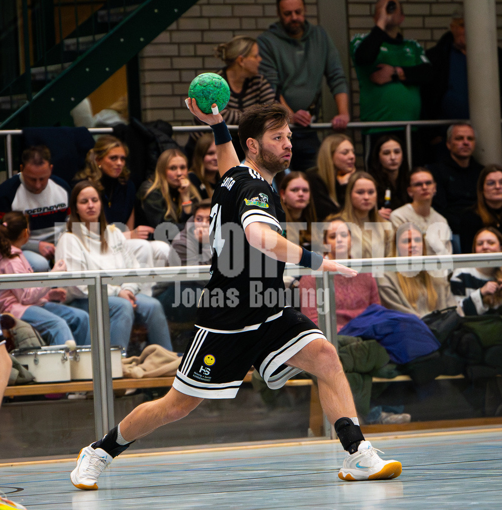 Handball I Herren I Saison 2025-2026 I Verbandsliga West I 13. Runde I SFN Vechta - HSG Varel II I 7789 | Jan Linne (24, SFN Vechta) - Realisiert mit Pictrs.com