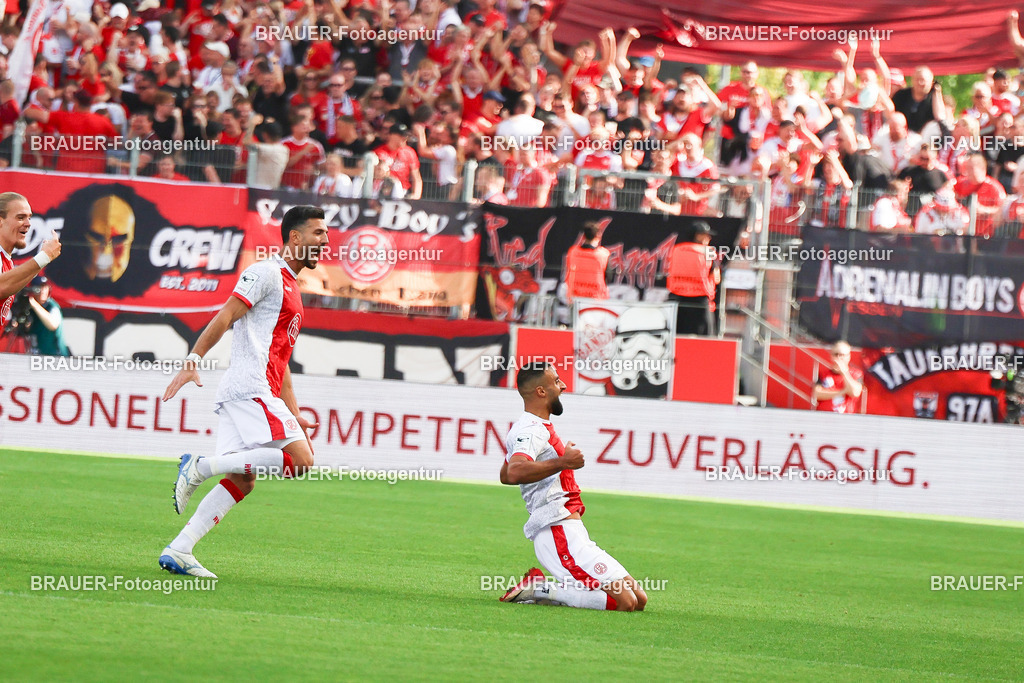 Rot-Weiss Essen - Hansa Rostock | Essen, Deutschland, 20.09.2025 Ramien Safi  (Rot-Weiss Essen) Jubelt nach seinem Tor zum 1:0während des 3.Liga Spiels zwischen  Rot-Weiss Essen und Hansa Rostock am 20.09.2025 im Stadion an der Hafenstraße in Essen. (Foto von Timo Bluhmki-Schmidt/Brauer Fotoagentur