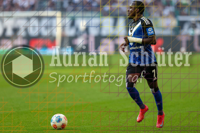 Borussia Mönchengladbach vs Hamburger SV - Bundesliga  | Mönchengladbach, Deutschland, 24.08.25:   Jean-Luc Dompe (Hamburger SV) in Aktion am Ball, Einzelaktion waehrend des Spiels der Bundesliga zwischen Borussia Mönchengladbach vs Hamburger SV im Stadion im Borussia Park(Foto von Brauer-Fotoagentur / Adrian Schlueter)