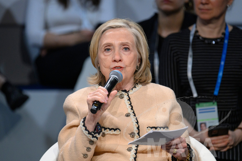 _DWA0220 | Die US-Politikerin Hillary Clinton auf der Veranstaltung Girls Just Want to Have Fundamental Rights: Fighting the Global Pushback im Rahmen der Münchner Sicherheitskonferenz 2026. München, 14.02.2026 Bayern Deutschland - Realisiert mit Pictrs.com