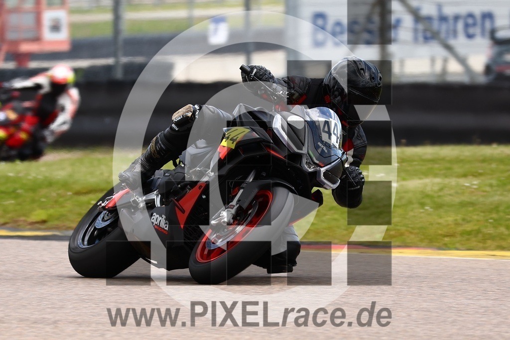 0044-20250527_05237 | Schöne Erinnerungen an spannende Momente - das festzuhalten ist unser Job. PIXELrace.de ist seit 2003 auf den Rennstrecken Europas unterwegs um die Action draußen beim Fahren und die wunderbare Stimmung imm Fahrerlager für euch einzufangen.