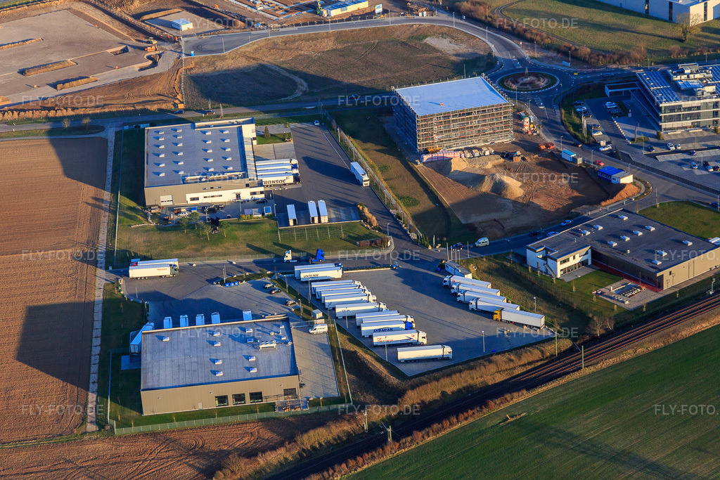 Luftbild: Industriegebiet Im Speyerer Tal mit TRANSAC Intern. Speditionsgesellschaft mbH, Markthalle 5 und Baustelle des Neubaus der Kardex Software GmbH in Rülzheim im Bundesland Rheinland-Pfalz in Deutschland. – Foto: IMG_104931.jpg vom 14.03.2018 durch Werner Riehm/FLY-FOTO.de – Auflösung des Originals: 5472 x 3648 px – TRANSAC Logistics GmbH – Offizielle von Kardex | Kardex Remstar | Kardex Mlog – TOMSLOT88 * Provider