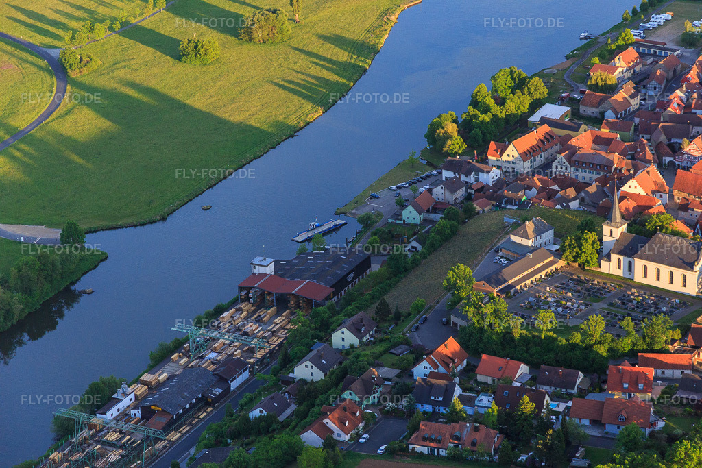 Luftbild: Dorfansicht an der Mainfähre Wipfeld aus Norden in Wipfeld im Bundesland Bayern in Deutschland. Foto: IMG_079155.jpg vom 15.05.2015 durch Werner Riehm/FLY-FOTO.de