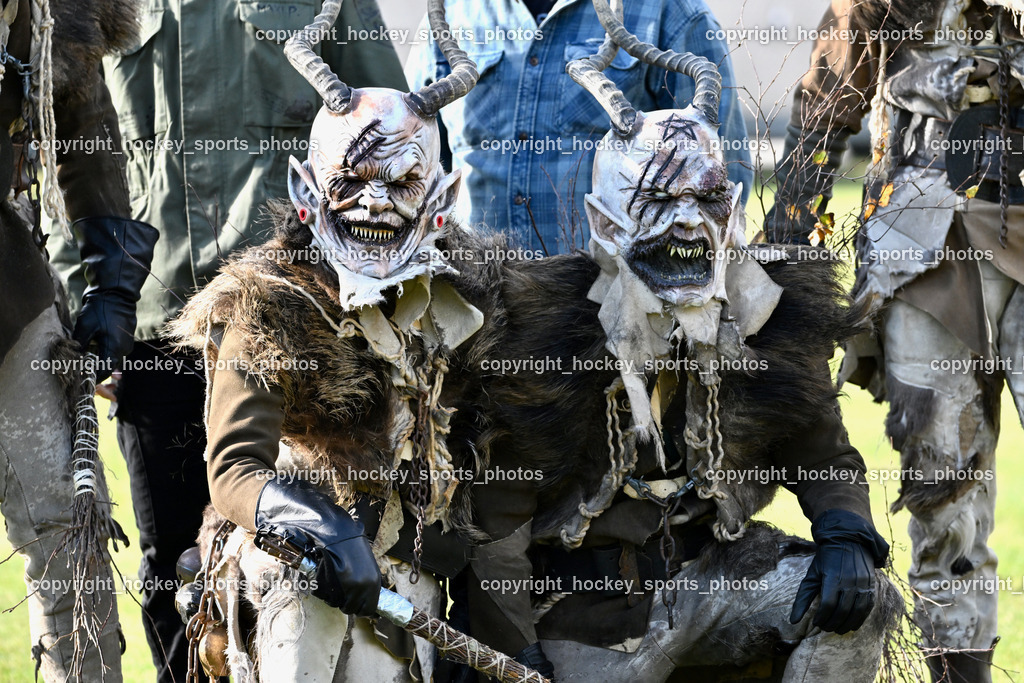 FC ASKÖ Gmünd vs. SV Rapid Lienz | Perchtengruppe, FC ASKÖ Gmünd vs. SV Rapid Lienz, FC ASKÖ Gmünd vs. SV Rapid Lienz am 09.11.2025 in Ferlach (Ballspielhalle Ferlach), Austria, (Photo by Bernd Stefan)