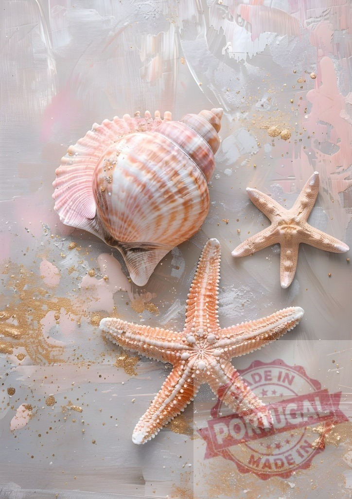 Seashells and starfishes creating elegant pastel marine composition | Seashell and starfishes arranged on a contemporary background with gold accents and soft pastel colors - Realisiert mit Pictrs.com