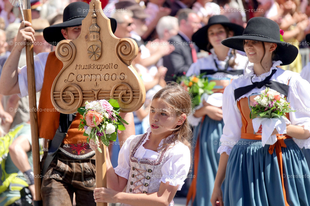 news-2022-Juli17-Musikumzug-Reutte-DSD03424-Lermoos | Info aus dem Bezirk Reutte/Ausserfern Tirol sowie eine umfangreiche Bilddatenbank über die gesamte Region: Lechtal, Talkessel Reutte, Tannheimertal, Zwischentoren. Lech, Plansee, Zugspitze, Grenztunnel, B179, Fernpassstraße, Verkehr, Lawinen, Tradition, - Realisiert mit Pictrs.com