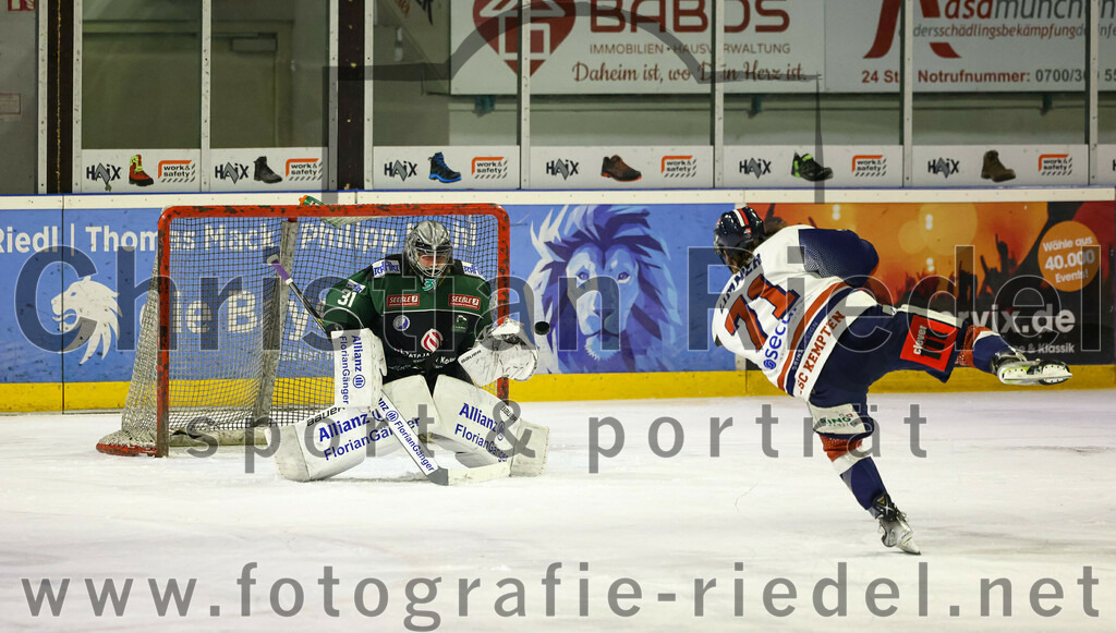 2023-03-03_117_TSV_Erding_gegen_ESC_Kempten | Erding, Deutschland, 03.03.2023:
Eishockey, Bayernliga Playoffs 2022 / 2023, Viertelfinale, TSV Erding gegen ESC Kempten, Endergebnis: 9:3

Torwart Christoph Schedlbauer (Erding Gladiators, #31), Anton Zimmer (ESC Kempten, #71)

Foto: Christian Riedel / fotografie-riedel.net