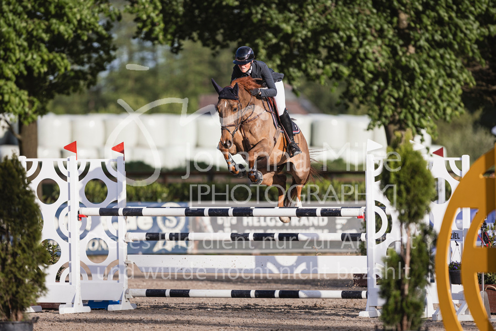 250506_Mühlen_Youngster-M-613 | Deine schönsten Turniermomente als professionelle Fotos! Entdecke hochwertige Pferdesport-Fotografie im Online-Shop. Jetzt Fotos finden & bestellen!