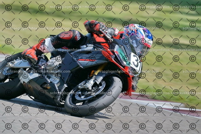 26BT02-1279 | markuskiefer.com - Realisiert mit Pictrs.com
