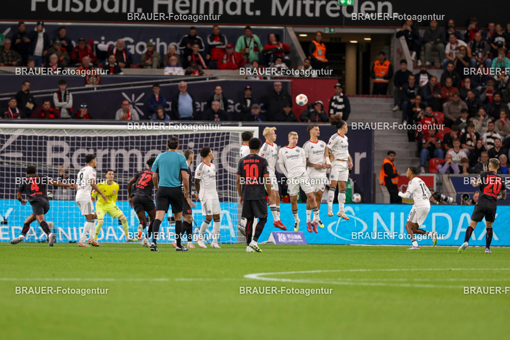 Bayer 04 Leverkusen vs Eintracht Frankfurt - Bundesliga  | Leverkusen, Deutschland, 12.09.25:   Alejandro Grimaldo (Bayer 04 Leverkusen) erzielt das Tor zum 1:0 waehrend des Spiels der Bundesliga zwischen  Bayer 04 Leverkusen vs Eintracht Frankfurt in der BayArena(Foto von Brauer-Fotoagentur / Adrian Schlueter)