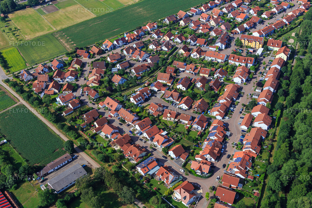 Luftbild: Geschwister-Scholl-Straß x Im Eichelhorst in Herxheim bei Landau im Bundesland Rheinland-Pfalz in Deutschland. Foto: IMG_081005.jpg vom 14.06.2015 durch Werner Riehm/FLY-FOTO.de