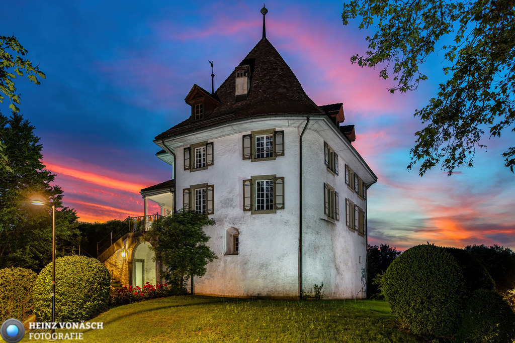 Alte_Architektur_0031 | Alle Bilder von Heinz Vonäsch Fotografie können alle zu günstigen Preisen gekauft werden! Download der Bilder, Ausdrucke, Postkarten, Tassen T-Shirts, Kalender, Alu- Dibond usw. - Realisiert mit Pictrs.com