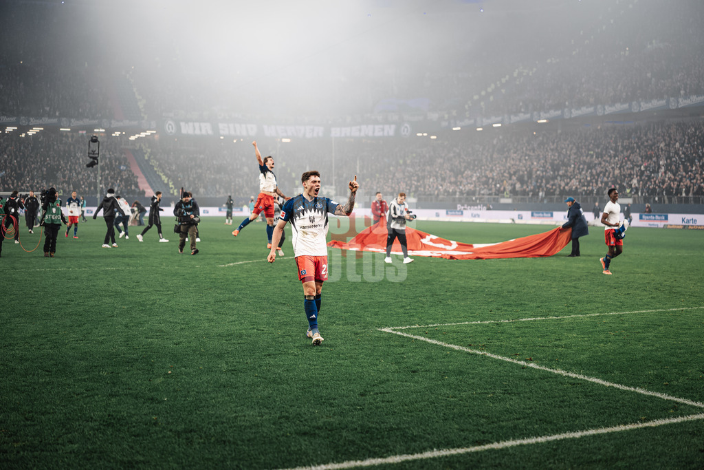 Fußball | Männer | Saison 2025/2026 | 1. Fußball-Bundesliga | 13. Spieltag | Hamburger SV vs. SV Werder Bremen | 07.12.2025 | Nicolai Remberg (#21, HSV) feiert nach Abpfiff