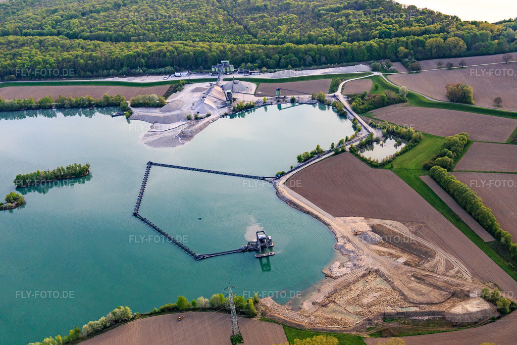 Luftbild: Kiesweiher der WOLFF & MÜLLER in Hagenbach im Bundesland Rheinland-Pfalz in Deutschland. Foto: IMG_077957.jpg vom 24.04.2015 durch Werner Riehm/FLY-FOTO.de