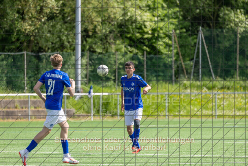 20250503_153713_0582 | #, 1.FC Eislingen (hellblau) vs. SGM TSG Zell-Hattenhofen-Holzmaden (dunkelblau), Jugend-Fussball, C-Junioren Landesstaffel Mitte, 18. Spieltag, Saison 20242025, Kunstrasenplatz, Haldenstraße 45, 73054 Eislingen, 03.05.2025 - 1500 Uhr,Foto: PhotoPeet-Sportfotografie/Peter Harich
