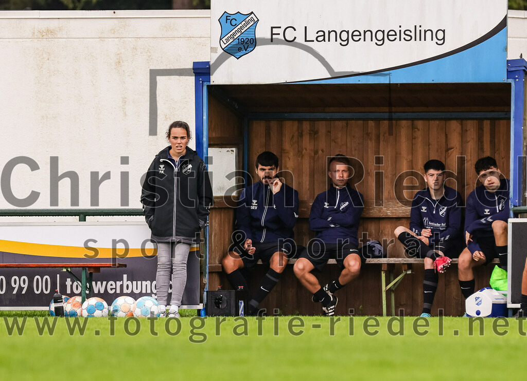 2023-08-05_103_FC_Langengeisling_gegen_SVN_Muenchen | Erding, Deutschland, 05.08.2023:
Fußball, Bezirksliga Oberbayern Ost 2023 / 2024, 2. Spieltag, FC Langengeisling gegen SVN München, Endergebnis: 1:3

Thomas Hinterwimmer (FC Langengeisling, #6)

Foto: Christian Riedel / fotografie-riedel.net